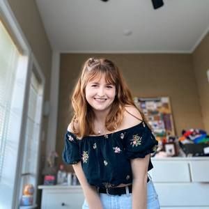 Meet your Posher, Emily